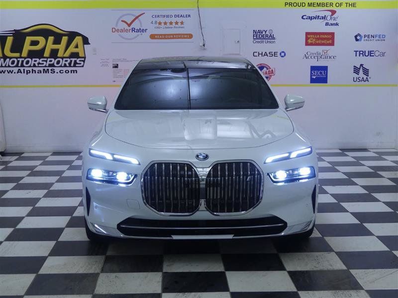 Used 2023 BMW i7 xDrive60 AWD/4WD image 2