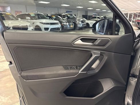 Used 2020 Volkswagen Tiguan S image 11