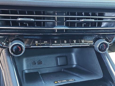 Used 2026 Chevrolet Traverse LT w/ Driver Confidence Package image 27