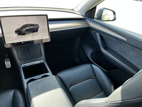 Used 2023 Tesla Model Y Performance image 10