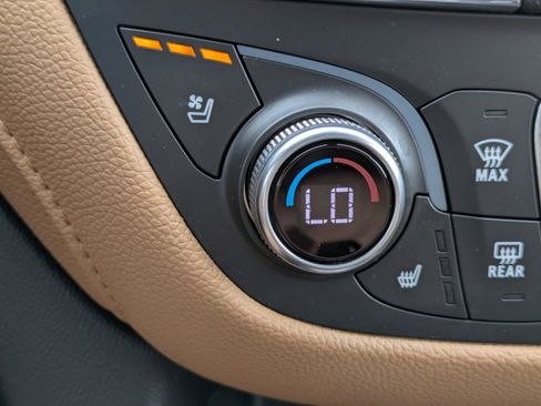 Used 2019 Chevrolet Equinox Premier FWD image 28