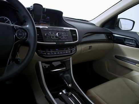 Used 2016 Honda Accord LX image 29