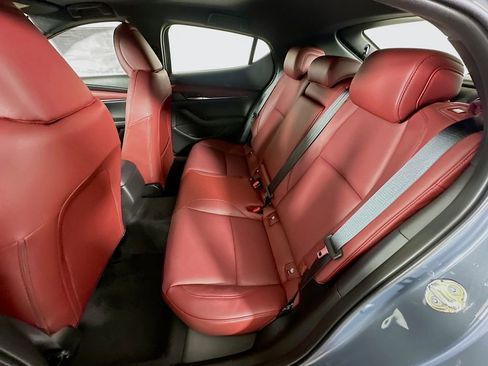 New 2026 MAZDA MAZDA3 Hatchback w/Premium Plus Pkg image 32