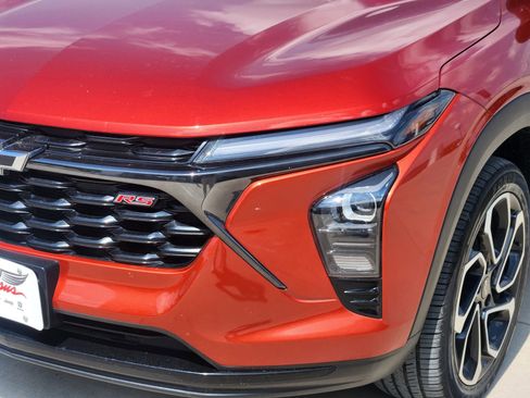 Used 2024 Chevrolet Trax RS FWD image 9