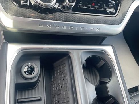 New 2025 Ford Expedition Platinum w/ Stealth Appearance Package image 21