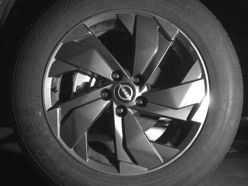 Used 2025 Nissan Rogue SV FWD image 9