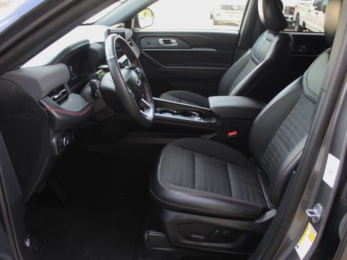 Used 2025 Ford Explorer ST-Line w/ ST-Line Street Pack AWD/4WD image 32