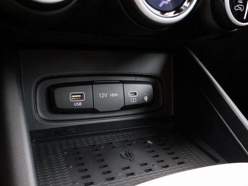 New 2025 Hyundai Venue Limited image 37