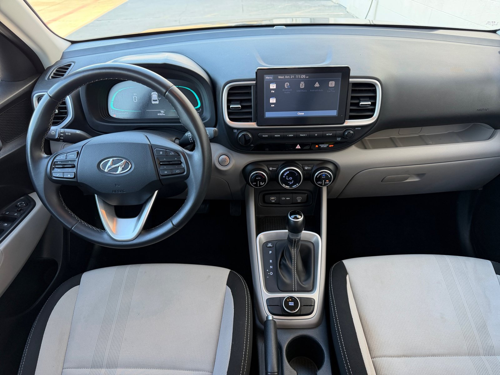 Used 2025 Hyundai Venue SEL FWD image 21