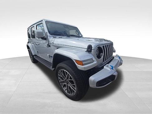 Used 2022 Jeep Wrangler Unlimited Sahara AWD/4WD image 3