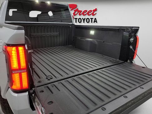 Used 2024 Toyota Tacoma TRD Off-Road image 7