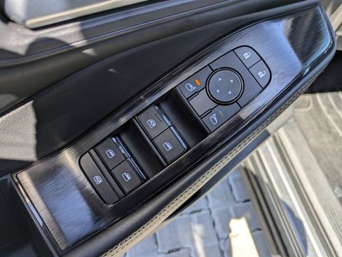 Used 2025 Nissan Rogue SV FWD image 13
