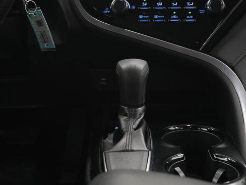 Used 2019 Toyota Camry LE FWD image 16