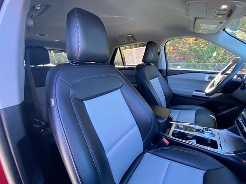 Certified 2022 Ford Explorer XLT w/ Equipment Group 202A image 31