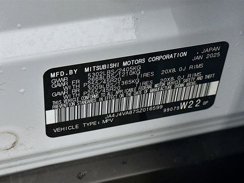 Used 2025 Mitsubishi Outlander SE image 12