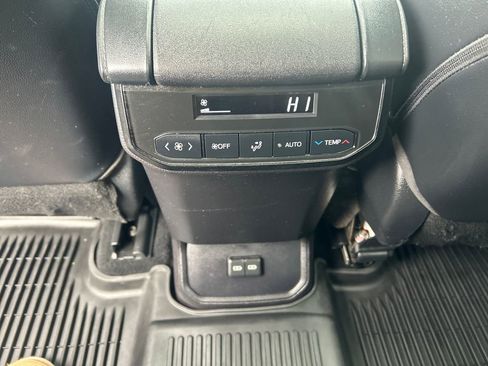 Used 2022 Toyota Highlander XLE image 31