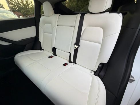Used 2021 Tesla Model Y Long Range AWD/4WD image 17