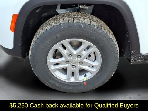 New 2025 Jeep Grand Cherokee Laredo image 9