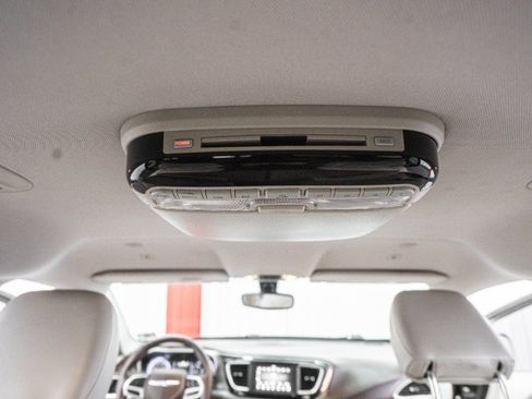 Used 2018 Chrysler Pacifica Touring-L FWD image 20