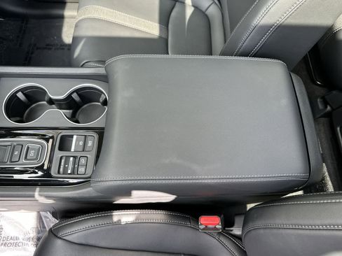 Certified 2025 Honda Pilot Touring image 15