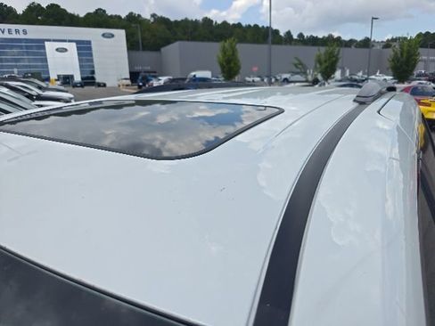 Used 2026 Toyota Sienna XLE FWD image 8
