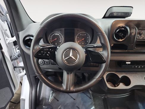 Used 2025 Mercedes-Benz Sprinter 2500 image 12