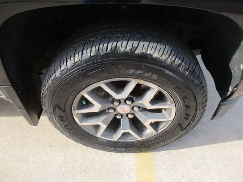 Used 2015 GMC Canyon SLE AWD/4WD image 13