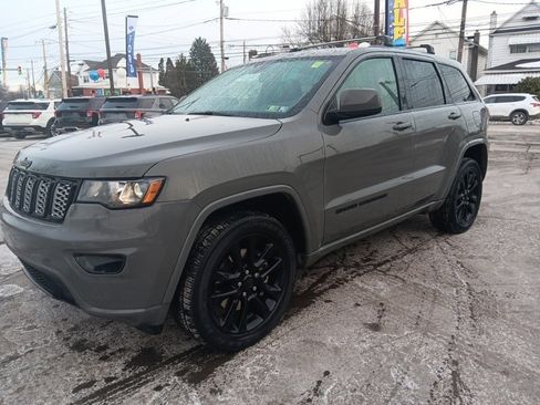 Used 2021 Jeep Grand Cherokee Laredo X image 6