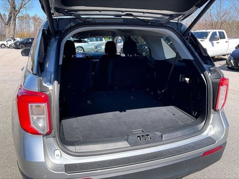 Used 2023 Ford Explorer XLT AWD/4WD image 35
