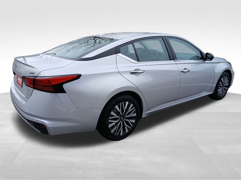 Used 2024 Nissan Altima 2.5 SV image 5