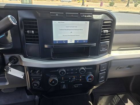 Used 2025 RAM ProMaster 2500 w/ Convenience Group FWD image 13
