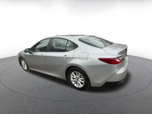 Used 2025 Toyota Camry LE image 10