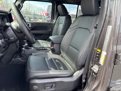 New 2026 Jeep Gladiator Sport AWD/4WD image 9