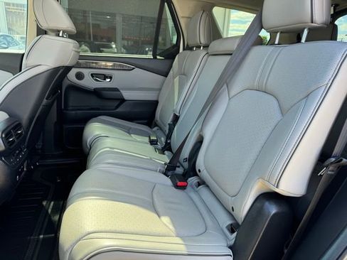 Used 2025 Honda Pilot Elite image 11