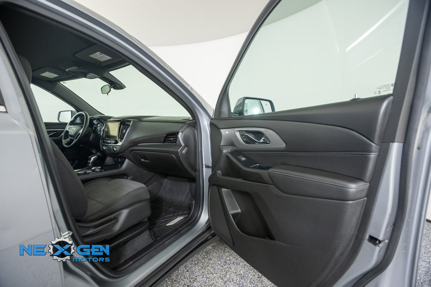Used 2023 Chevrolet Traverse LT w/ LPO, Floor Liner Package AWD/4WD image 42