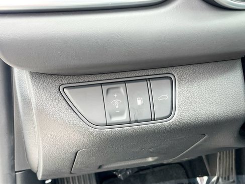 Used 2022 Genesis G70 2.0T RWD image 10