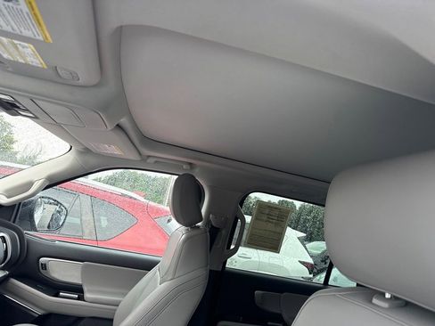 Used 2025 Ford Expedition Active RWD image 4