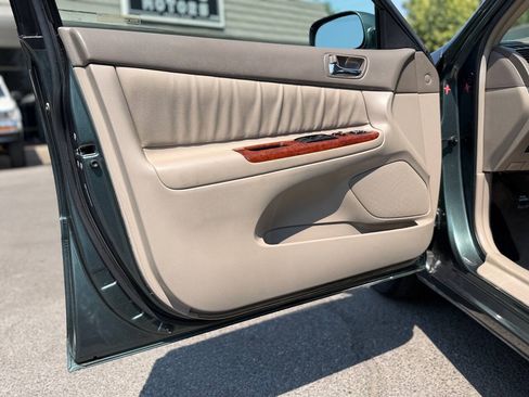 Used 2006 Toyota Camry XLE w/ VSC & Side Airbag Pkg FWD image 4