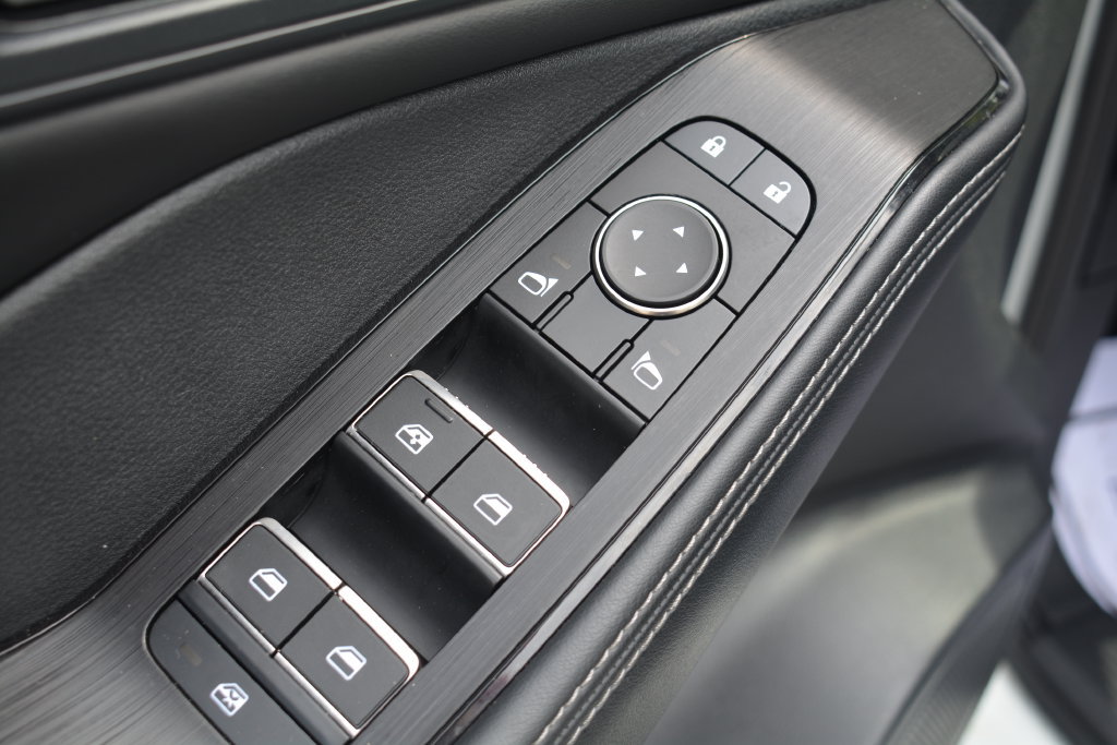 Used 2023 Nissan Rogue SL AWD/4WD image 9