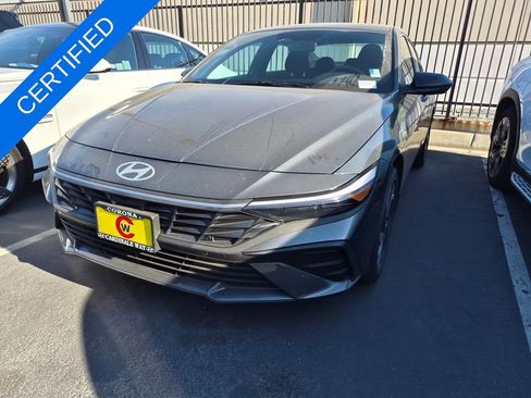 Used 2025 Hyundai Elantra SEL image 2