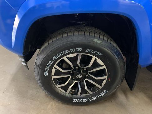 Used 2020 Toyota Tacoma TRD Sport image 31