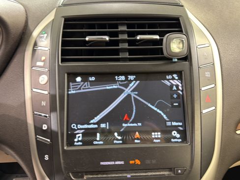 Used 2017 Lincoln MKC Select w/ Select Plus Package FWD image 17