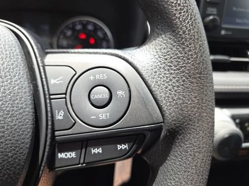 Used 2022 Toyota RAV4 LE AWD/4WD image 32