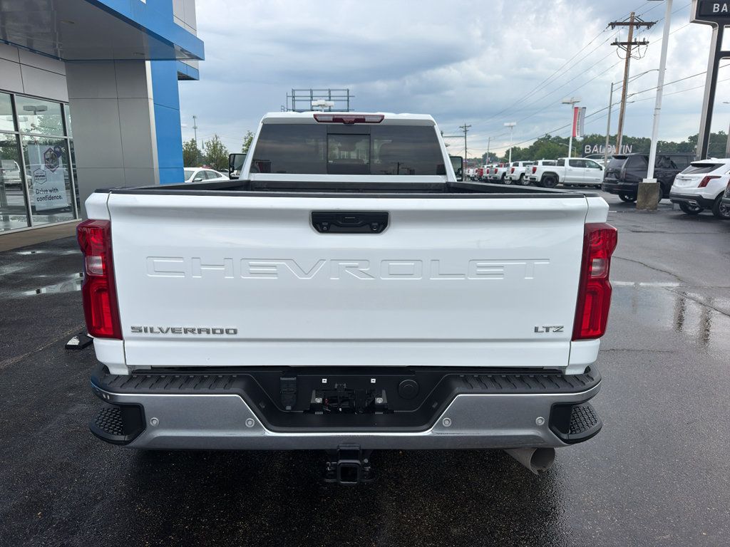Used 2025 Chevrolet Silverado 3500 LTZ w/ LTZ Plus Package AWD/4WD image 8