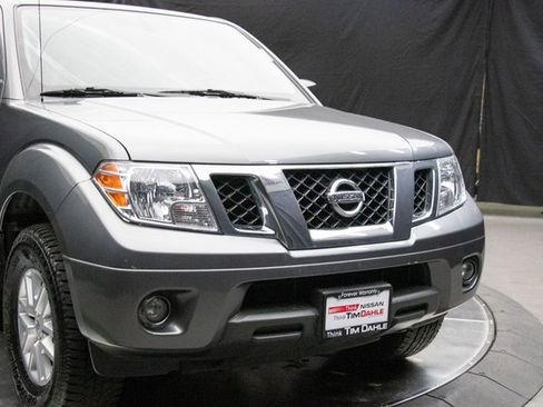 Used 2020 Nissan Frontier SV image 3
