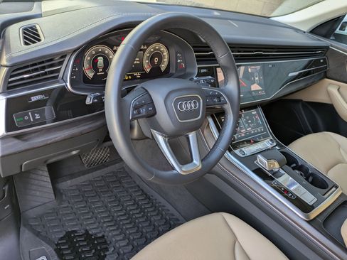 Used 2023 Audi Q8 Prestige w/ Prestige Package image 11