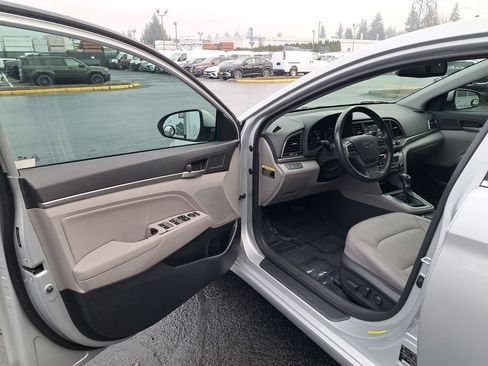 Used 2017 Hyundai Elantra Limited image 11
