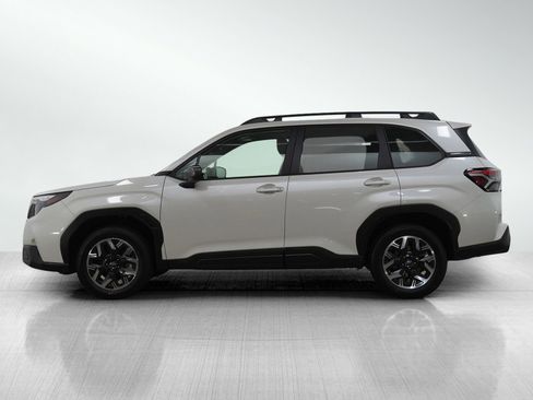 Used 2025 Subaru Forester Premium AWD/4WD image 3