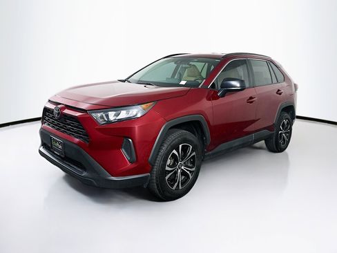 Used 2021 Toyota RAV4 LE image 3