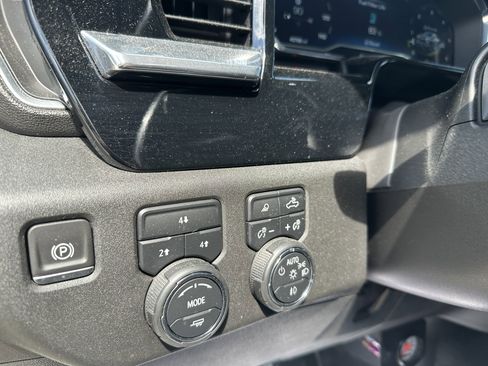 Used 2024 Chevrolet Silverado 2500 LT w/ Convenience Package image 24